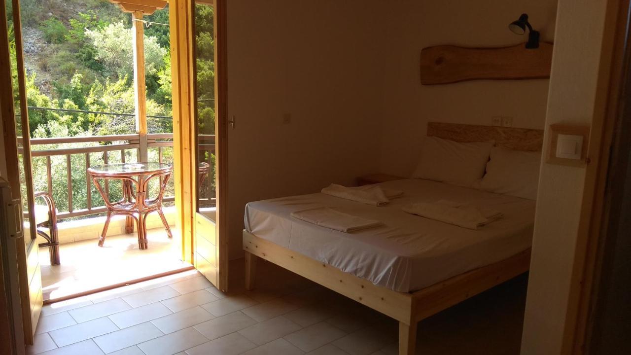 Pension Oasis Votsi  Exterior photo